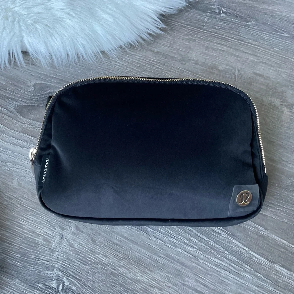 ๐ค๐ LULULEMON Everywhere Belt Bag 1L Plush Black Velour With Gold Accents - Picture 1 of 3